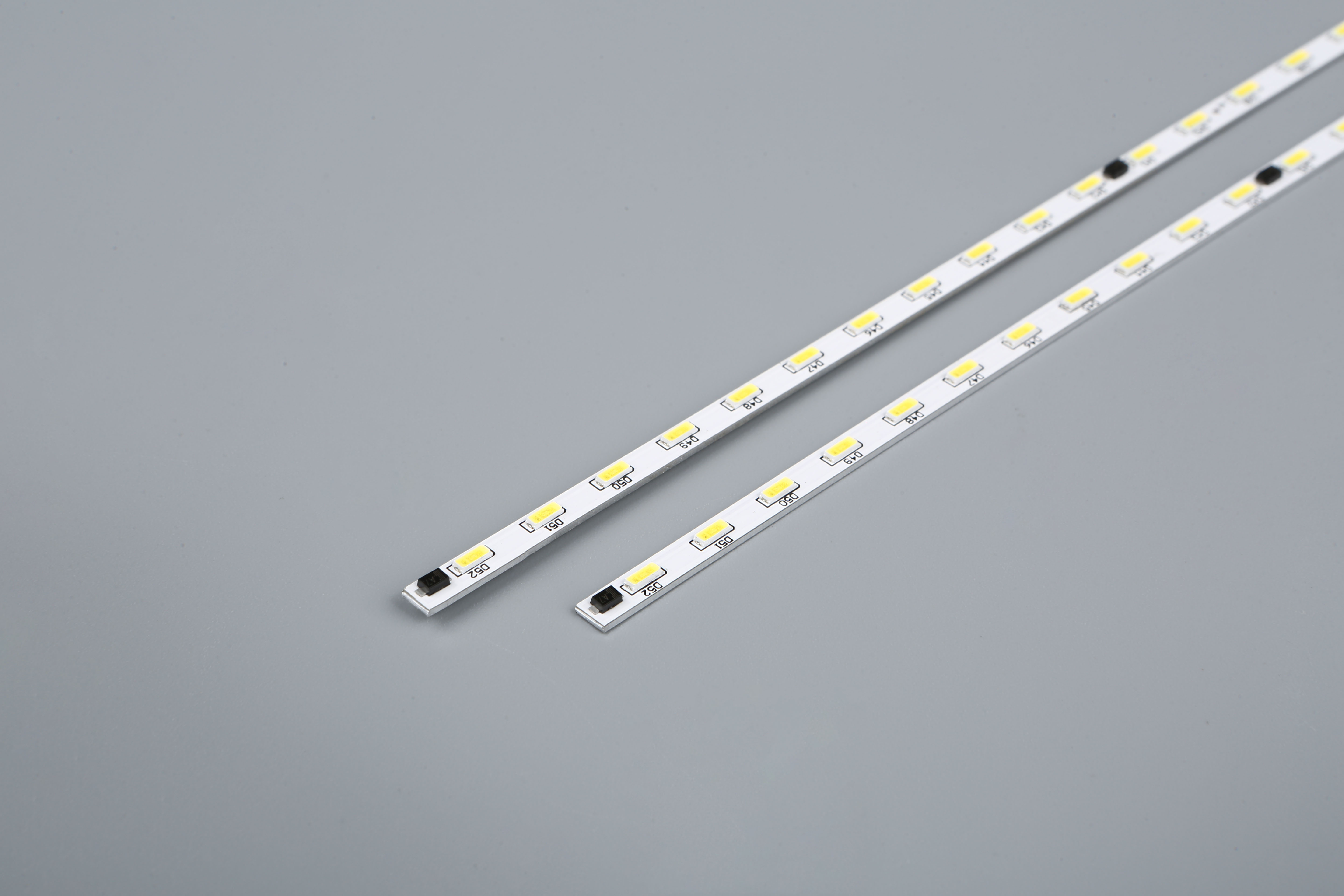 TV-122 LED backlight strip V400HJ6-ME2-TREM1 4C-1484MM 52 lamps 490mm LED strip use for TV Repair or replacement